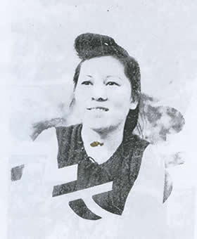 Cô Nông thị Xuân sau đổi là Nguyễn Thị Xuân,  sinh năm 1932, mất năm 1957.  Chụp cuối năm 1956 tại Hànội sau khi đẻ Nguyễn Tất Trung