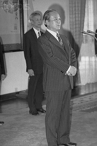 21 Apr 1975  Tổng thống Thiệu từ chức