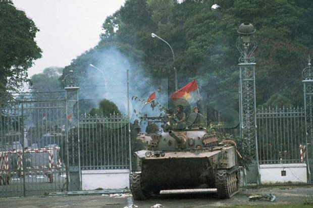 Kết quả hình ảnh cho www. Giật sập tương Đài Thủy Quân Lục Chiến Sài Gòn