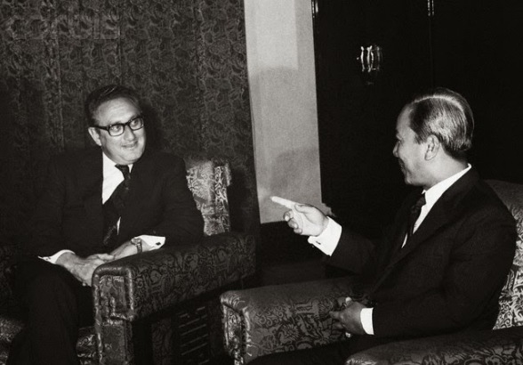 TT Nguyễn Văn Thiệu & H. Kissinger