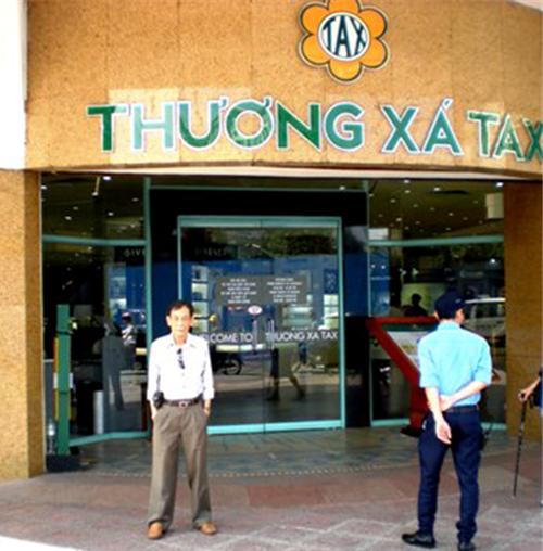 Văn Quang trước Thương Xá Tax ngày 25-8-2014.